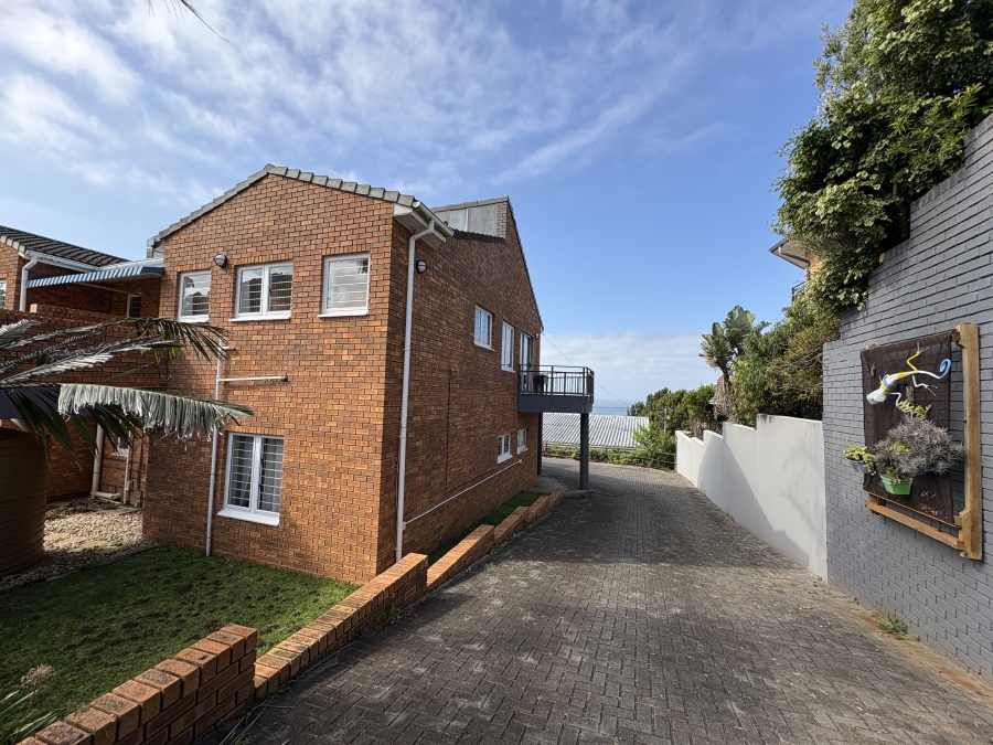 6 Bedroom Property for Sale in Cintsa East Eastern Cape